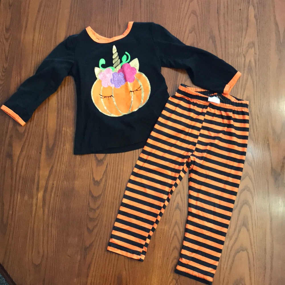 Halloween Boutique set
Size XS (12-18 months)